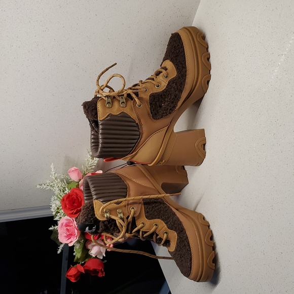 SOREL Brown and Tan Heeled Boots - Picture 8 of 8